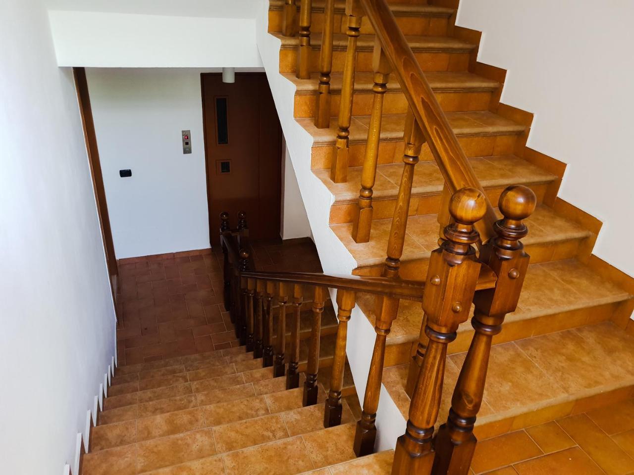 Lux Apartments Vlore Luaran gambar