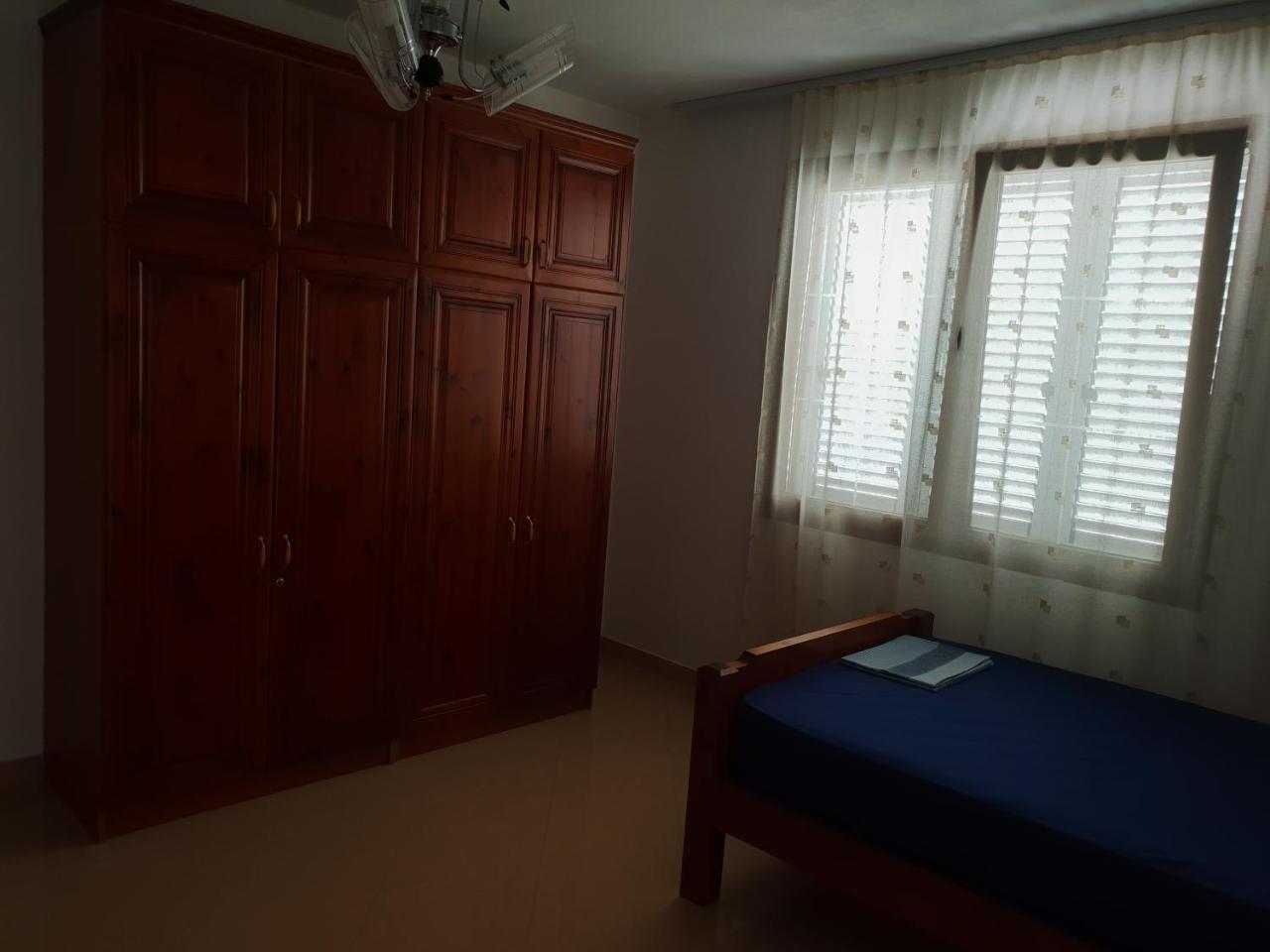 Lux Apartments Vlore Luaran gambar