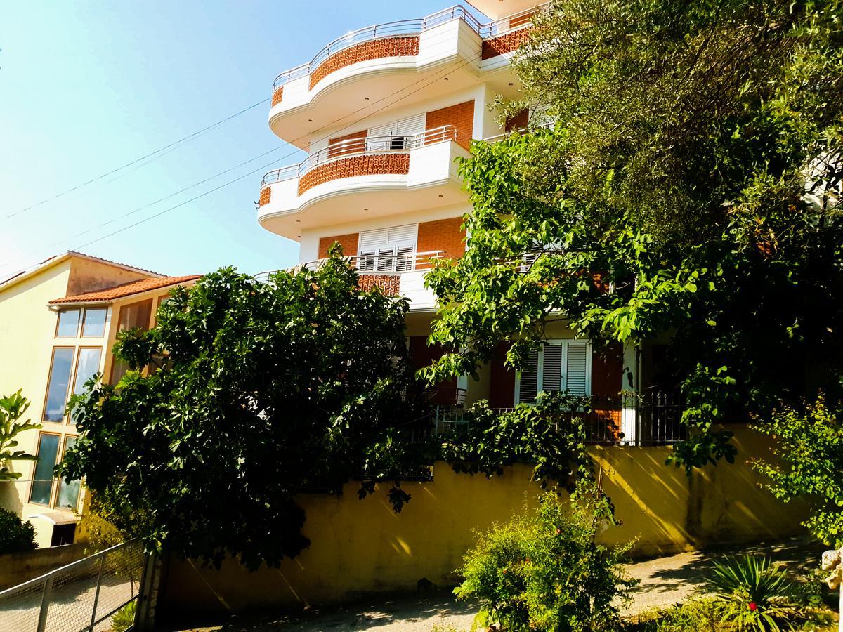 Lux Apartments Vlore Luaran gambar