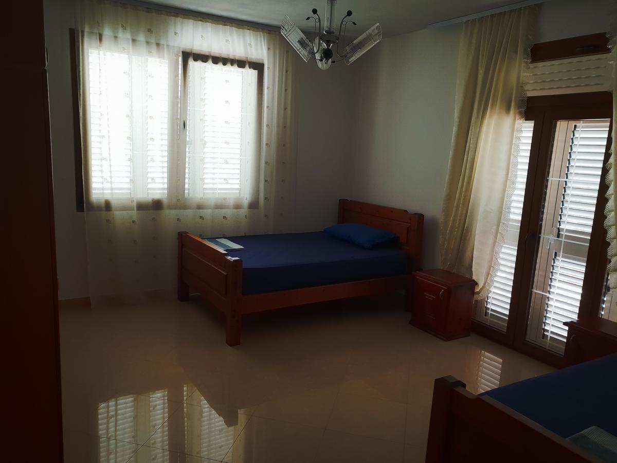 Lux Apartments Vlore Luaran gambar