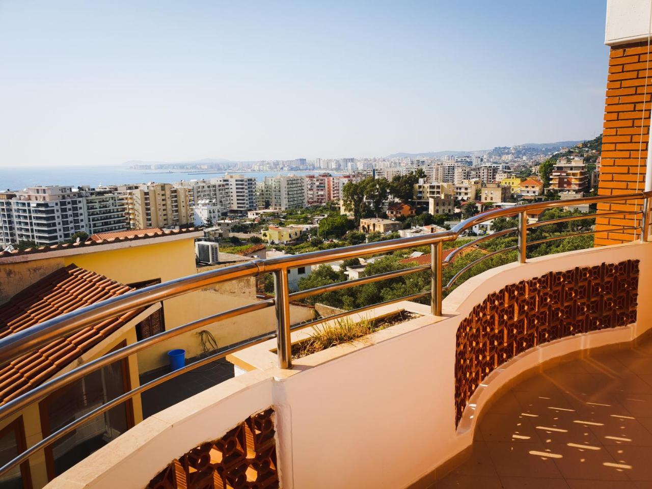 Lux Apartments Vlore Luaran gambar