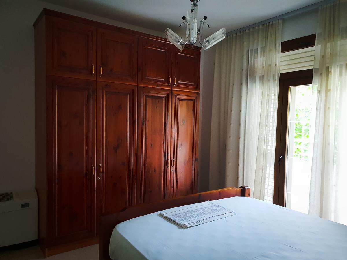 Lux Apartments Vlore Luaran gambar