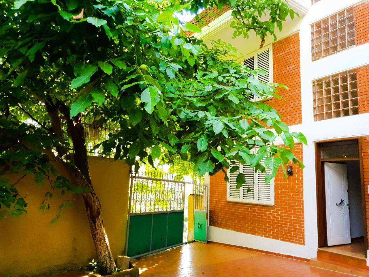 Lux Apartments Vlore Luaran gambar