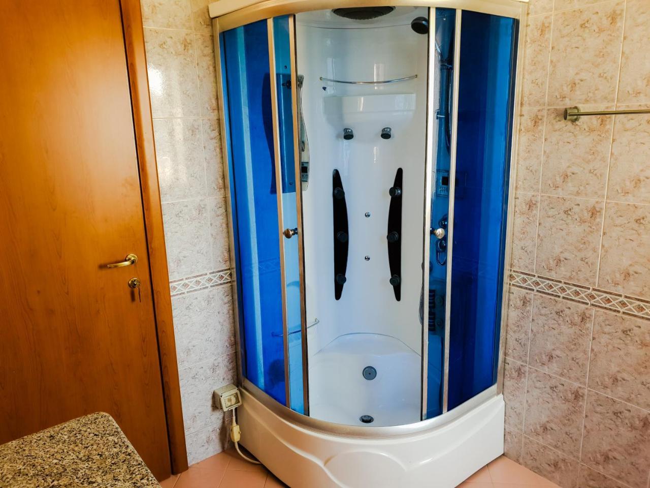 Lux Apartments Vlore Luaran gambar