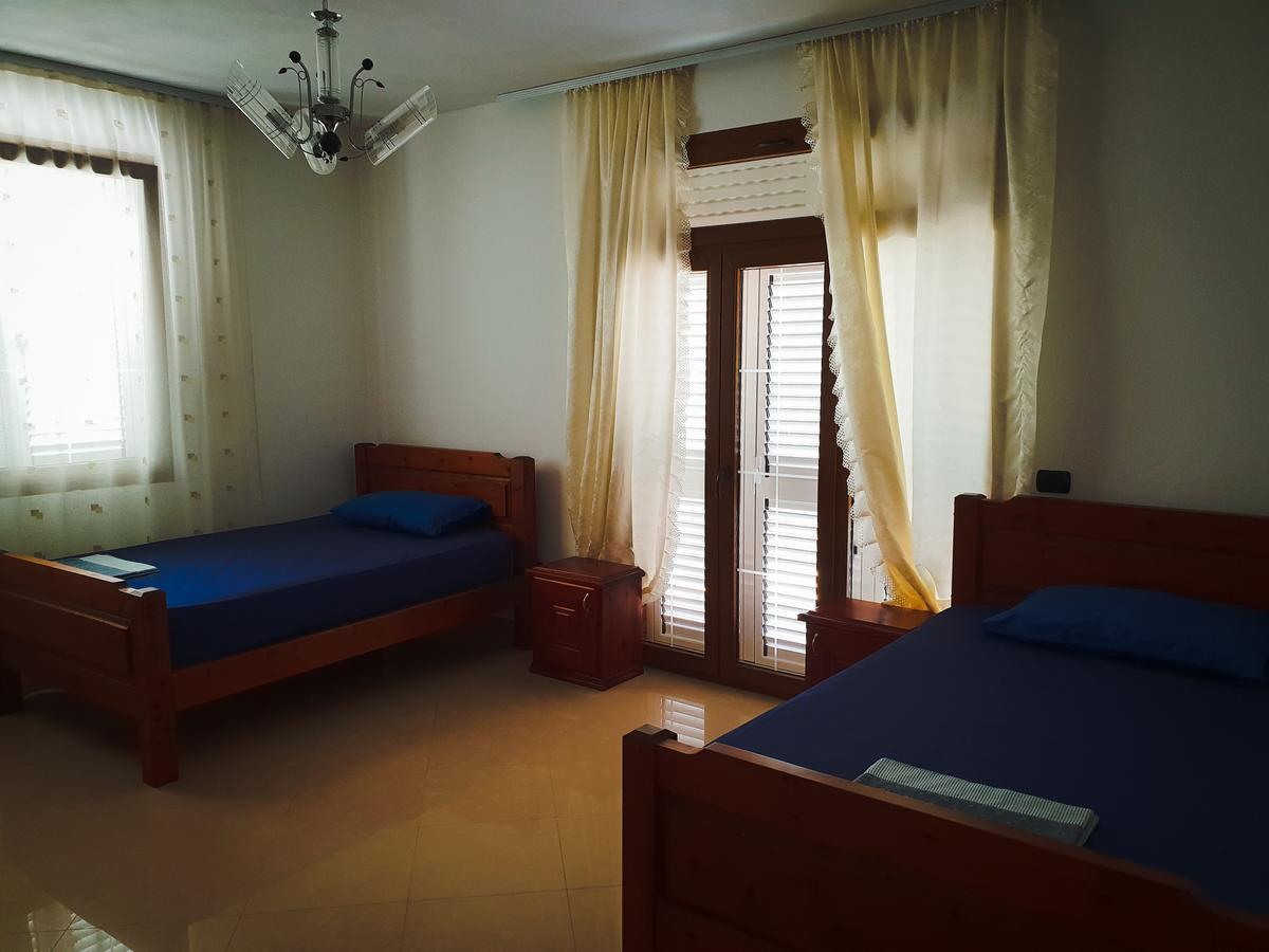 Lux Apartments Vlore Luaran gambar