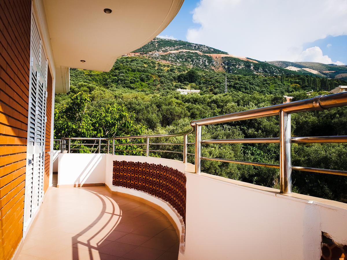 Lux Apartments Vlore Luaran gambar