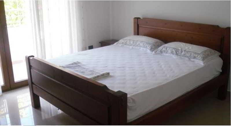Lux Apartments Vlore Luaran gambar